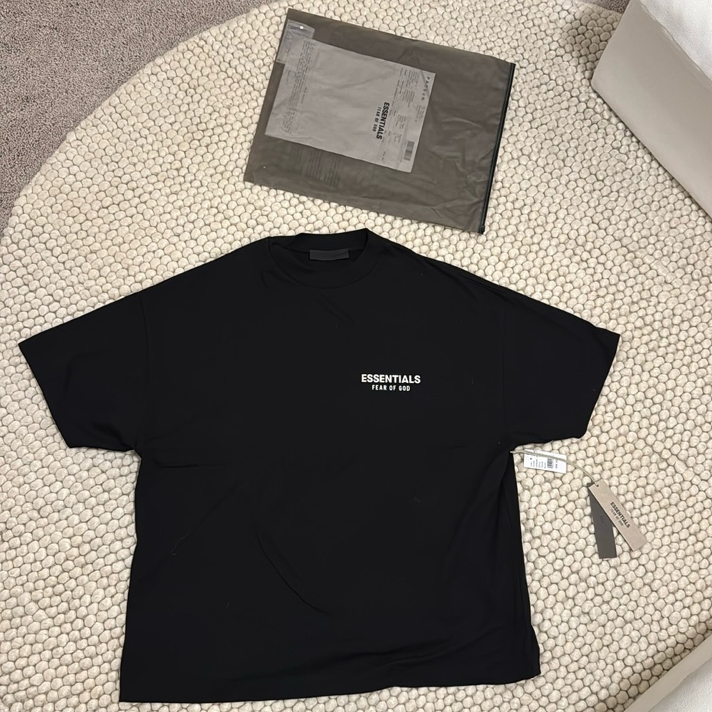 Essentials Fear of God black T Shirt Size Small